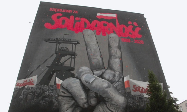 Solidarność  1980–1989  Ogólnopolski niezależny związek zawodowy, który powstał po protestach robotniczych w sierpniu 1980 roku. Polski ruch solidarnościowy zapoczątkował upadek komunizmu w Polsce i dał przykład innym zniewolonym krajom Europy Wschodniej.  