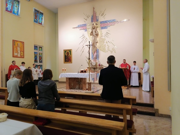 Spotkanie rozpoczęło się Mszą św. w seminaryjnej kaplicy pod przewodnictwem ks. Przemysława Pojaska, odpowiedzialnego w rejonie świdnickim za formację młodzieży oazowej.