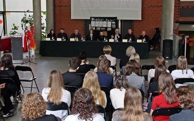 O chrześcijaństwie, Kościele, reformacji, różnicach i mieście spotkań