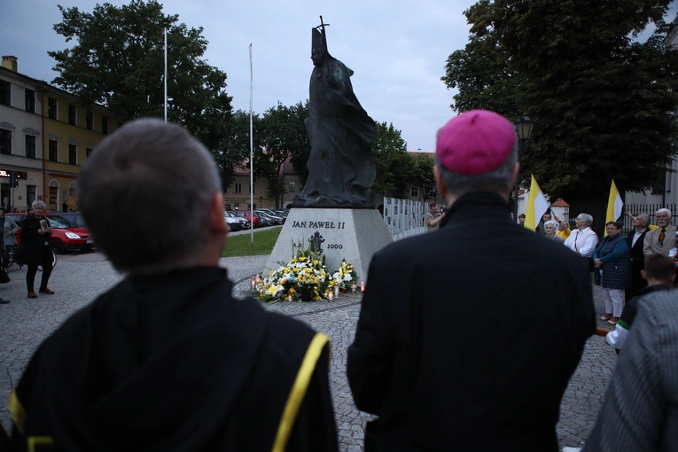 25. rocznica wizyty Jana Pawła II w Łowiczu - uwielbienie