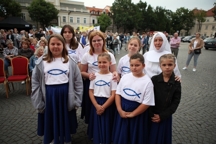 25. rocznica wizyty Jana Pawła II w Łowiczu - uwielbienie