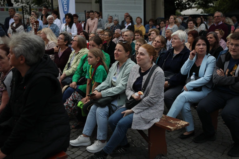 25. rocznica wizyty Jana Pawła II w Łowiczu - uwielbienie