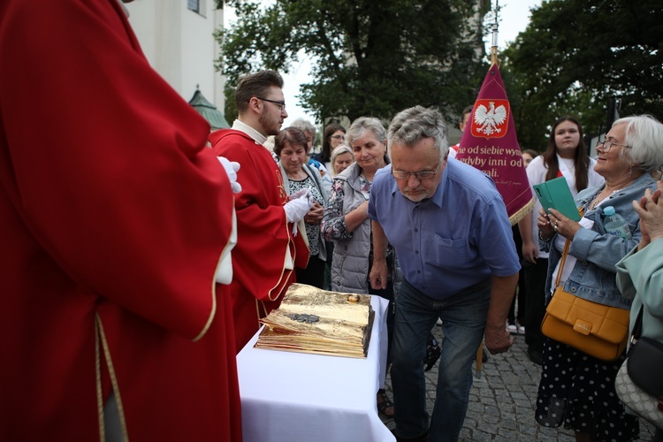 25. rocznica wizyty Jana Pawła II w Łowiczu - uwielbienie