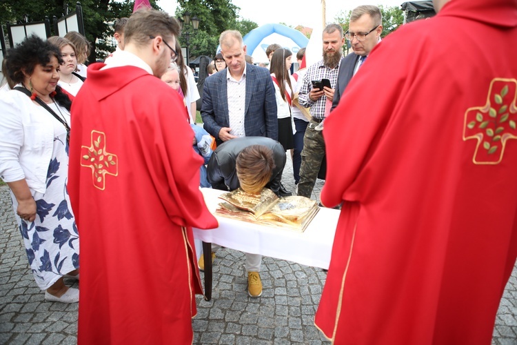 25. rocznica wizyty Jana Pawła II w Łowiczu - uwielbienie