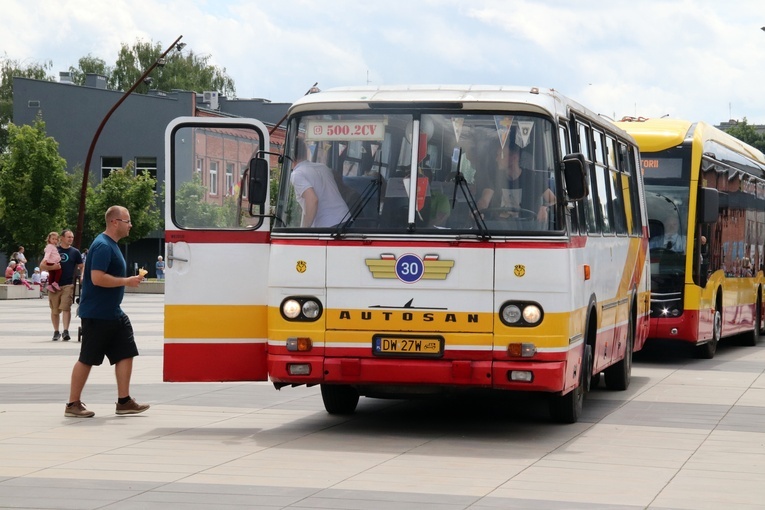 40 lat kultowego "Ogórka" - autobusu marki Jelcz