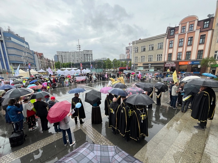 Katowice. "Marsz dla życia, rodziny, ojczyzny"