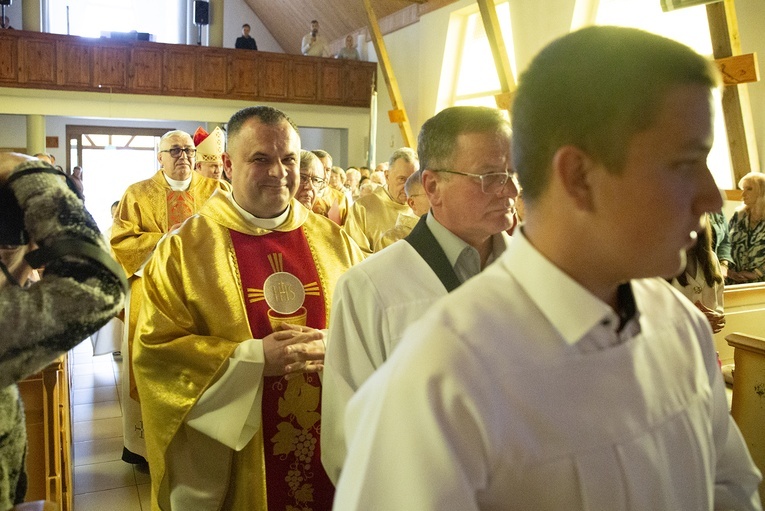 Poświęcenie kościoła we Włynkówku, cz. 1