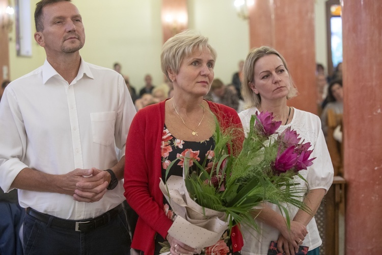 Poświęcenie ołtarzy bocznych i wprowadzenie relikwii św. Faustyny i św. Jana Pawła II w Józefosławiu