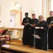 Koncert zespołu kleryków z Wyższego Seminarium Duchownego w Obrze.