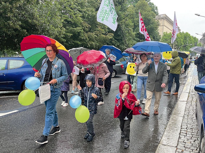 Katowicki przemarsz był jednym z 50 tego typu wydarzeń organizowanych  w całej Polsce.