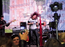 Energetyczny koncert Megger Band porwał pielgrzymów do tańca.
