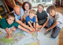 	Ania i Dawid oraz Barnaba, Efrem, Jeremiasz i Juda najbliższy rok spędzą misjonując w Boliwii.