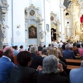 Sanktuarium w trakcie uroczystości.