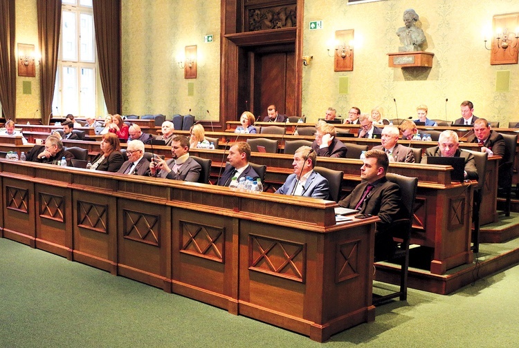 Wrocławska Rada Miasta przegłosowała apel o „neutralności religijnej”, choć trudno mówić o jednomyślności. Wielu rajców wstrzymało się od głosu.