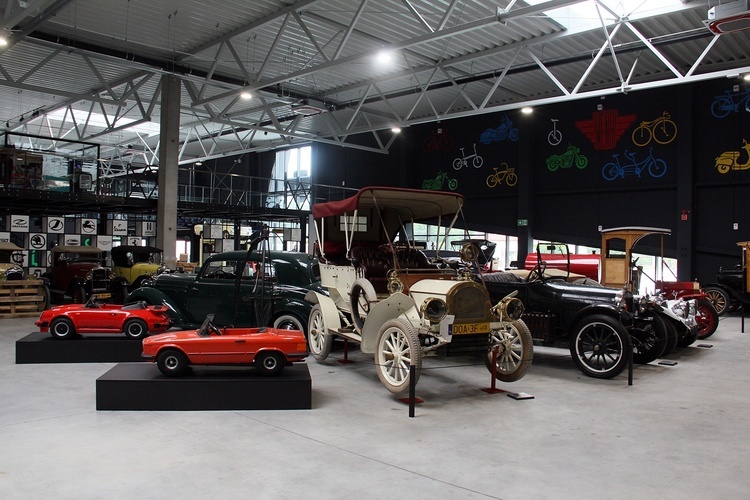 Największe w Polsce Muzeum Motoryzacji "Wena" - już otwarte!