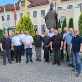Pielgrzymka księży z biskupem do Torunia 
