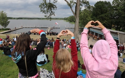 Wakacje z Bogiem to nie nuda! Festiwale, spotkania i wydarzenia dla młodych i nie tylko