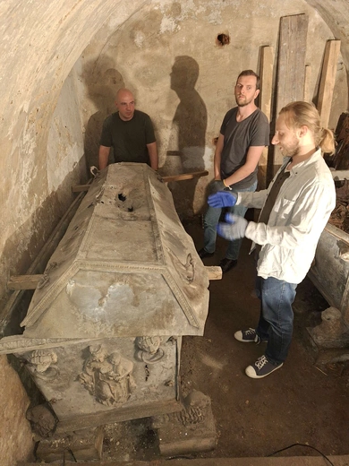 Prace w krypcie Ostrogskich