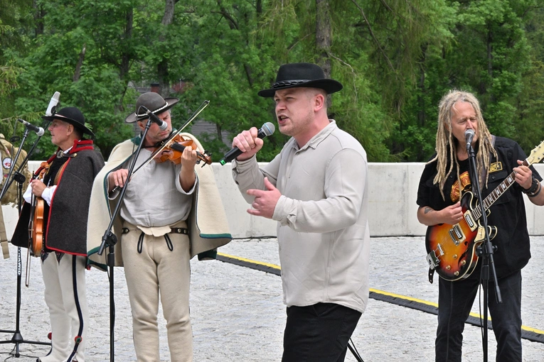 Pomnik kurierów tatrzańskich w Kuźnicach