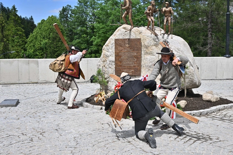 Pomnik kurierów tatrzańskich w Kuźnicach