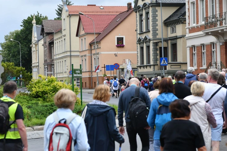Pierwsza międzyparafialna piesza pielgrzymka