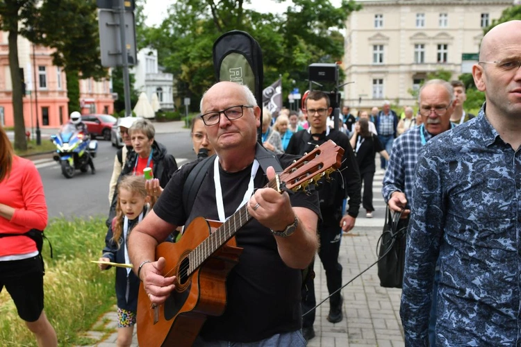 Pierwsza międzyparafialna piesza pielgrzymka
