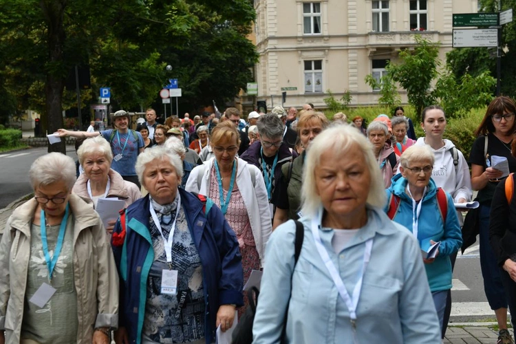 Pierwsza międzyparafialna piesza pielgrzymka