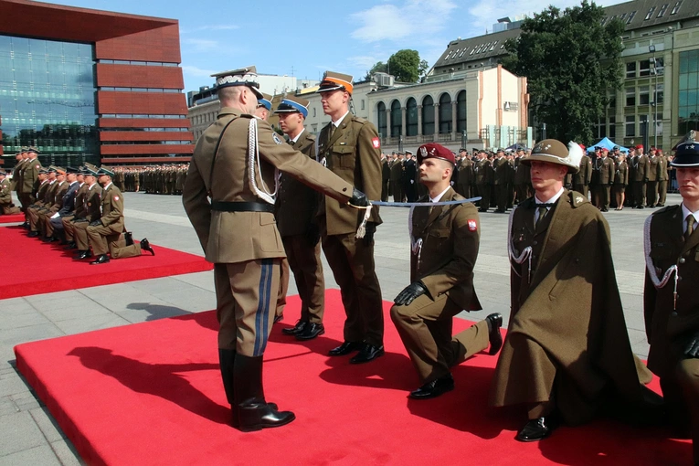 Nowi oficerowie - przyszłość polskiej armii