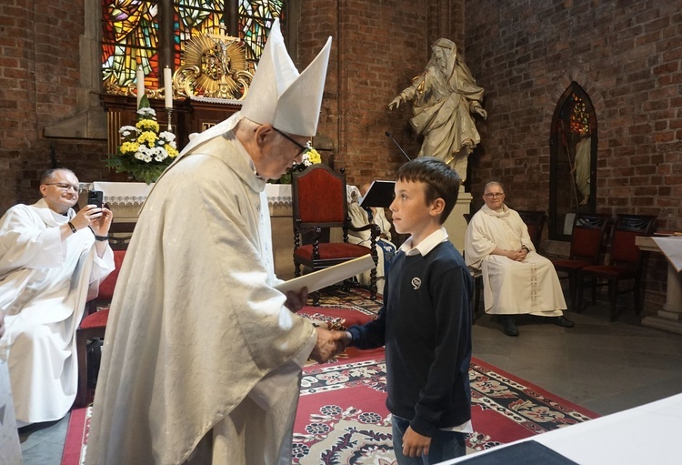 Podziękowania, wyróżnienia, gratulacje na pielgrzymce katechetów 