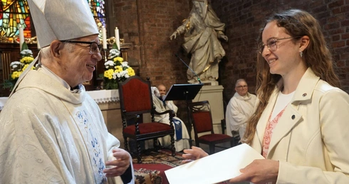 Podziękowania, wyróżnienia, gratulacje na pielgrzymce katechetów 