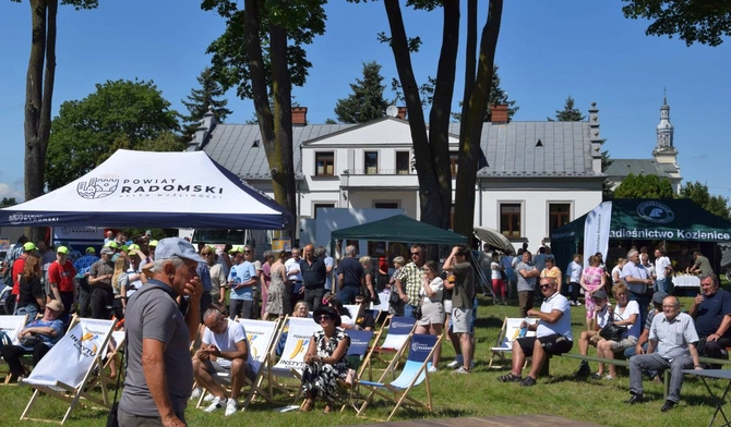 Festyn w ogrodach plebańskich.