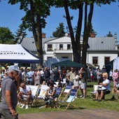 Festyn w ogrodach plebańskich.