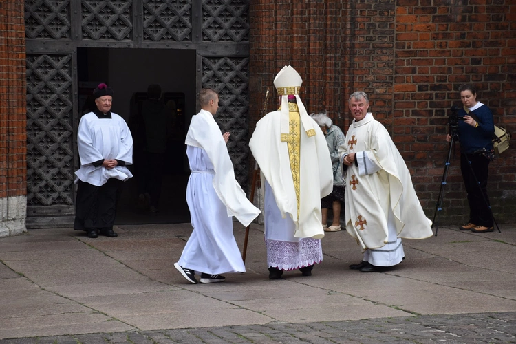 Procesja z wizerunkiem bł. Doroty z Mątowów