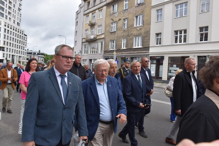 Dni Morza 2024. Przejście pod pomnik Polski Morskiej