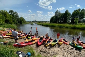 Rodzinny spływ kajakowy Nidą