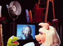 Twórca muppetów w filmowej biografii jawi się jako duże dziecko obdarzone niezwykłą wyobraźnią