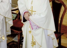 Ks. kan. Wiesław Szymankiewicz podczas uroczystej Eucharystii.