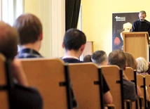„Mysterium fascinans” nie tylko formują do liturgii, ale również przez nią.