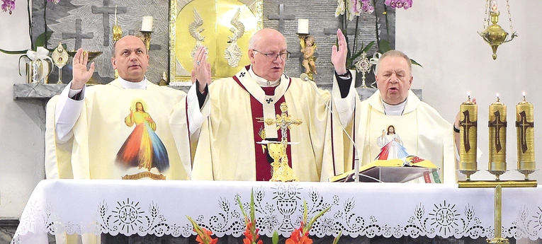 	Mszy św. przewodniczył abp Józef Górzyński.