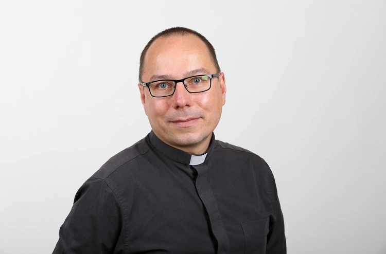 Ks. Tomasz Koryciorz od lat pełni posługę wobec osób, które z powodu różnych form ubóstwa oddaliły się od Kościoła.