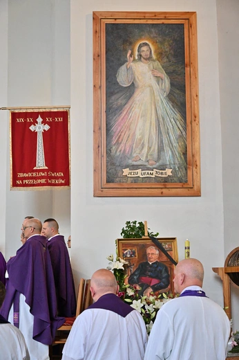 Pierwszy dzień uroczystości pogrzebowych ks. prał. Stanisława Szyszki