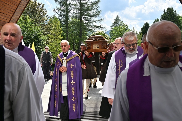 Pierwszy dzień uroczystości pogrzebowych ks. prał. Stanisława Szyszki