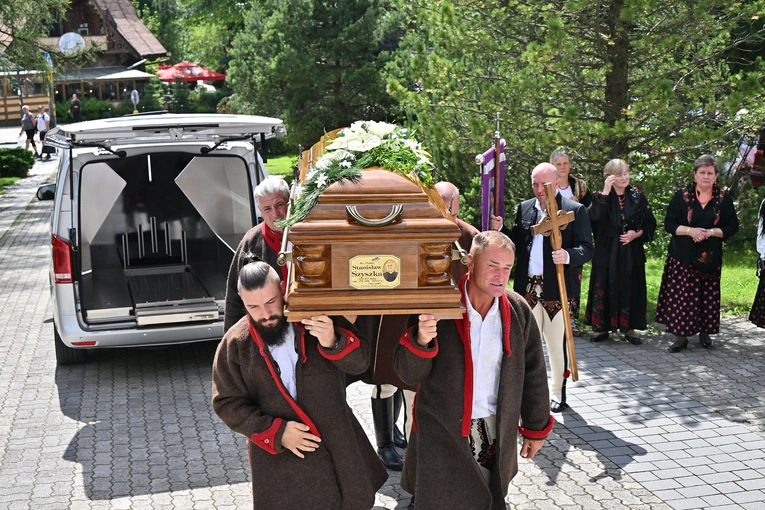 Pierwszy dzień uroczystości pogrzebowych ks. prał. Stanisława Szyszki