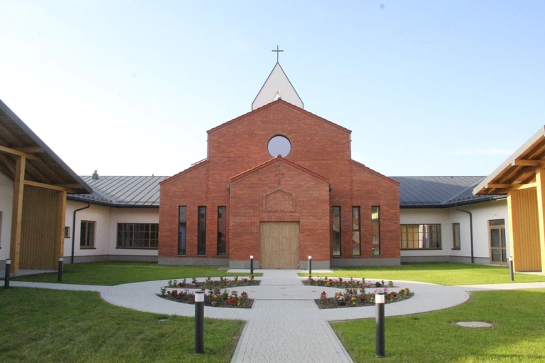 Żabno. Poświęcenie domu sióstr i seniorów