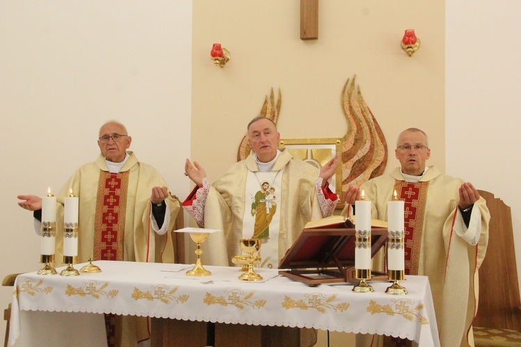 Żabno. Poświęcenie domu sióstr i seniorów