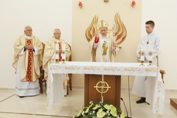 Żabno. Poświęcenie domu sióstr i seniorów