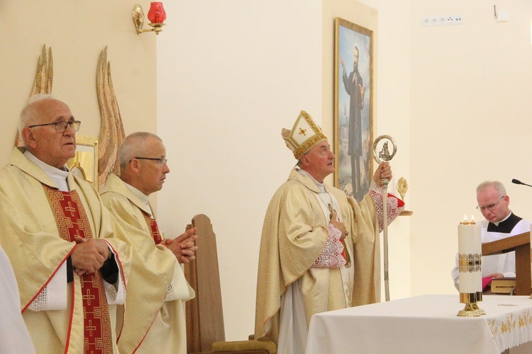 Żabno. Poświęcenie domu sióstr i seniorów