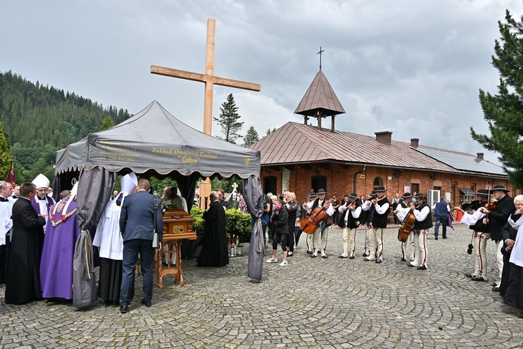 Drugi dzień uroczystości pogrzebowych ks. prał. Stanisława Szyszki 