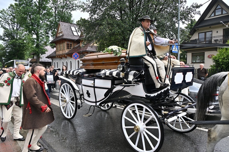 Drugi dzień uroczystości pogrzebowych ks. prał. Stanisława Szyszki 