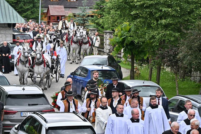 Drugi dzień uroczystości pogrzebowych ks. prał. Stanisława Szyszki 